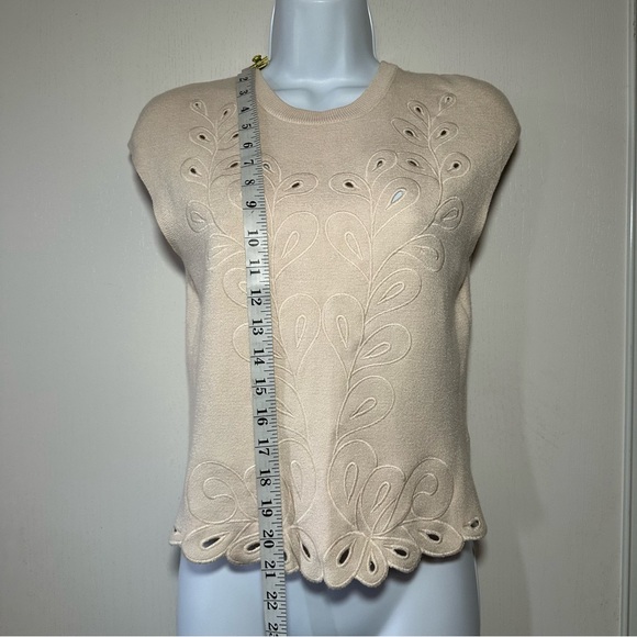 Express Women’s Vanilla Embroidered Laser Cut Front “Cap Sleeve” Style Tank- XS - Picture 4 of 11